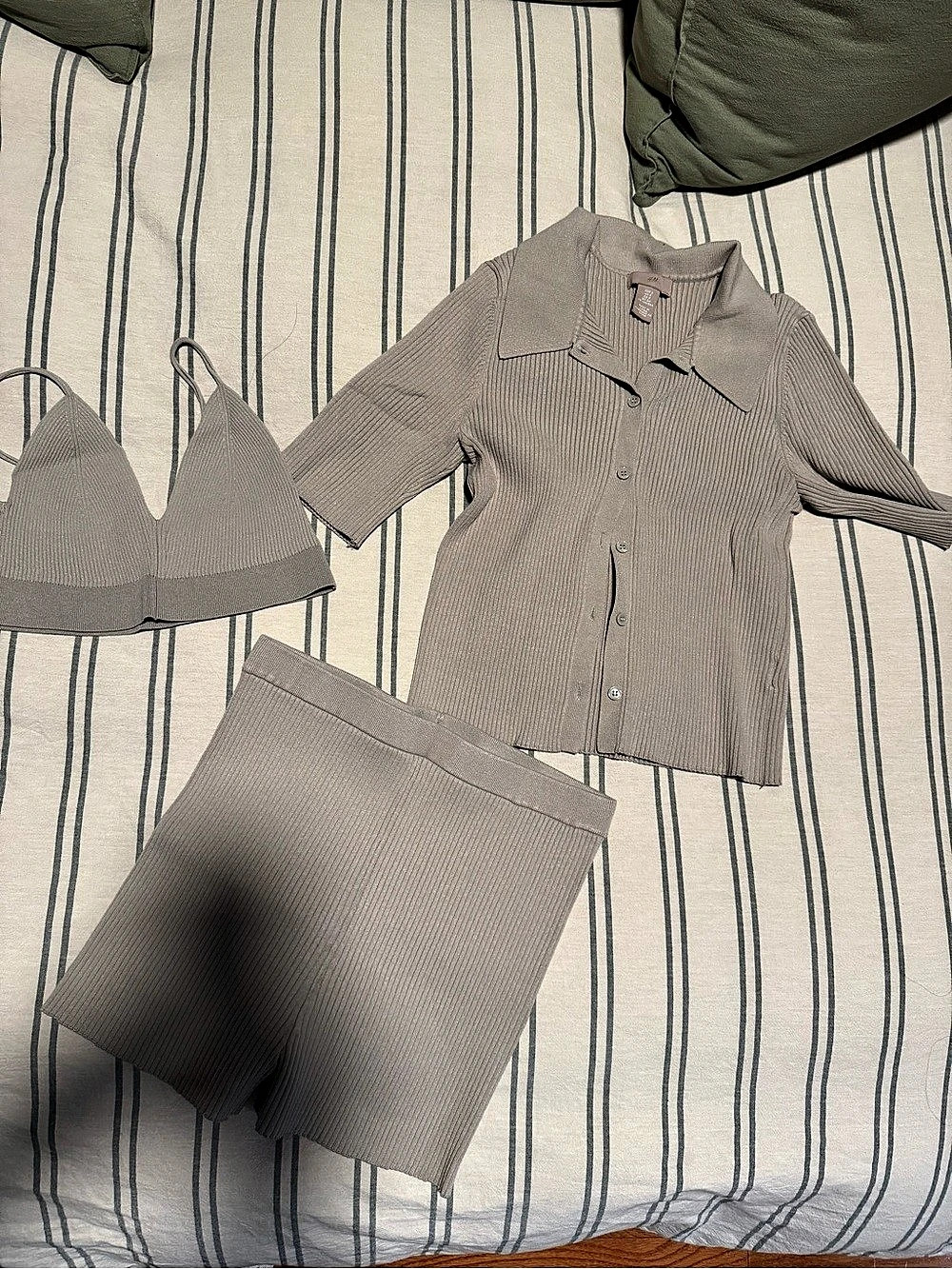 H&M Ribbed 3-Piece Set in beige - Picture 6 of 8